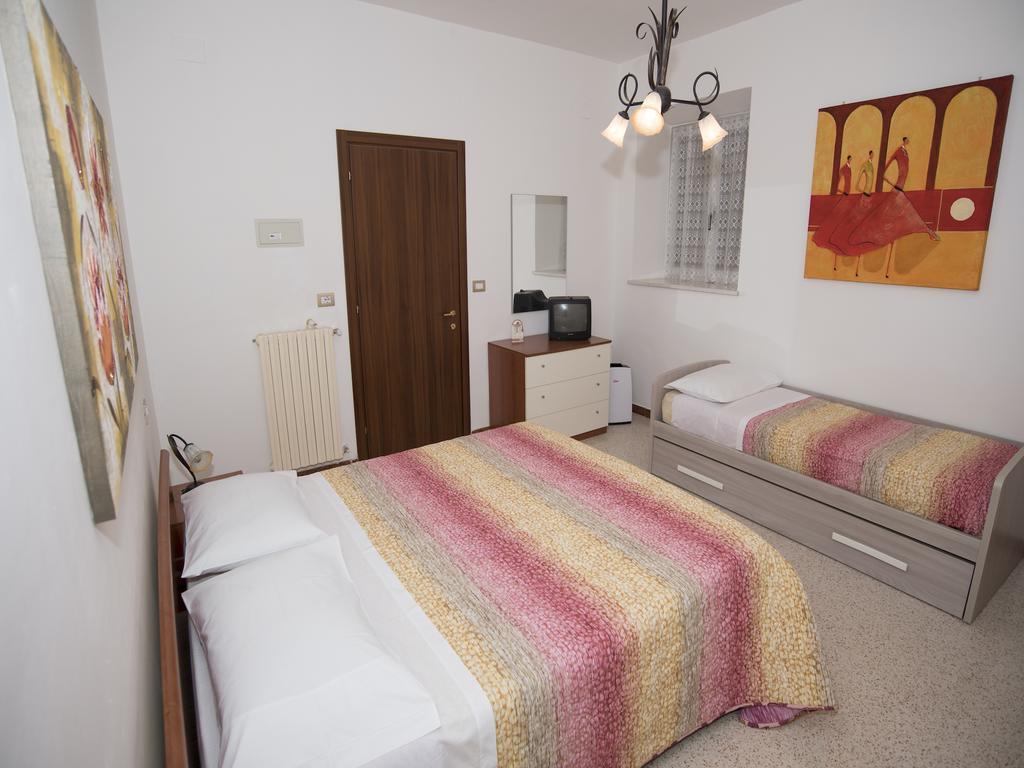 Ferienwohnung La Casa Di Tina Colonnella Zimmer foto